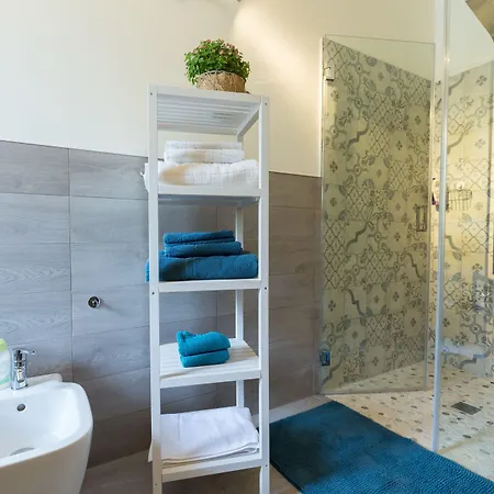 Sicily's View ماسكالوتشا